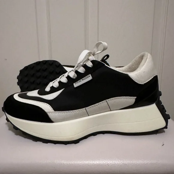 Steve Madden black and white “Diversion” sneakers ladies size 9 - Picture 5 of 9